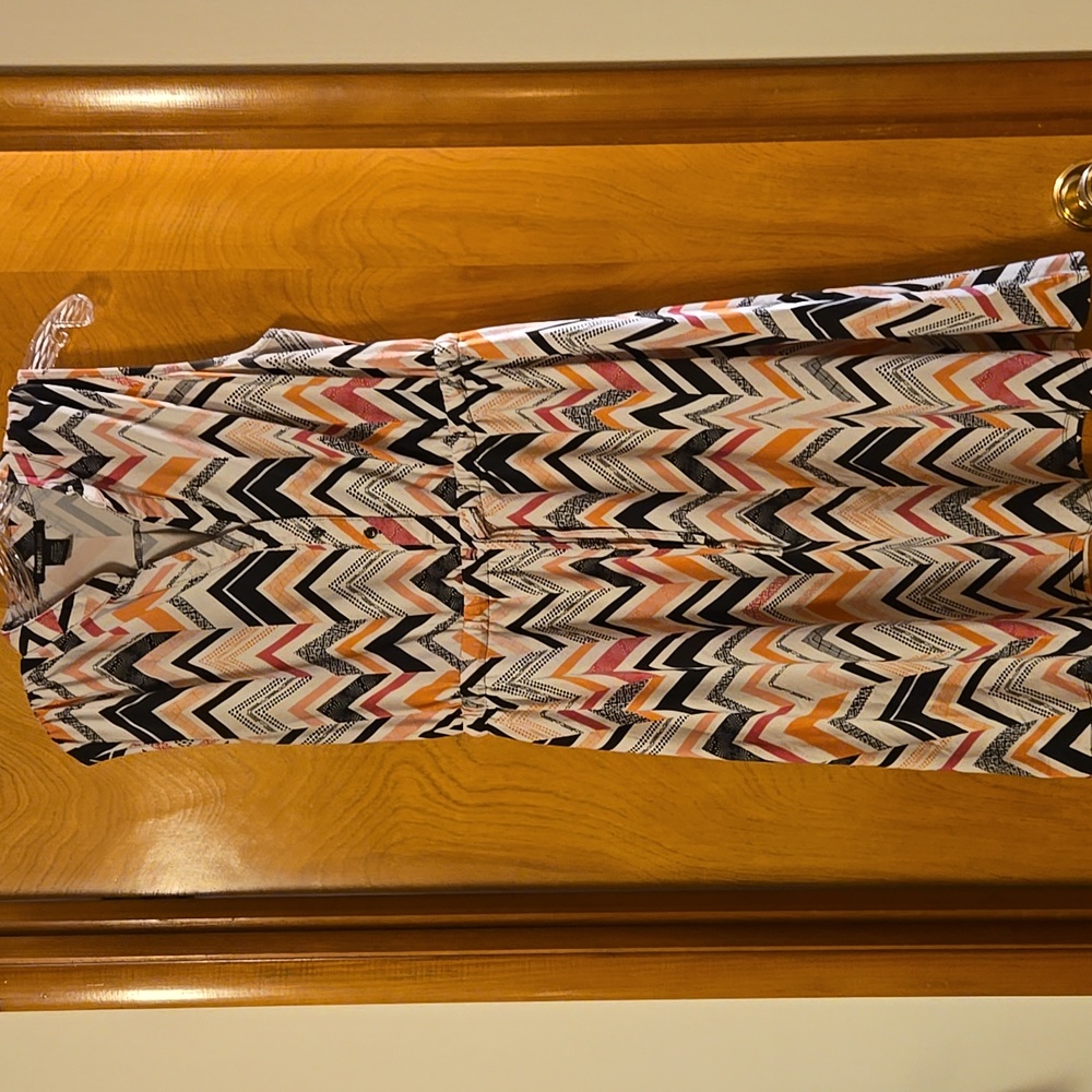 Sleeveless dress - pink, black, peach on white